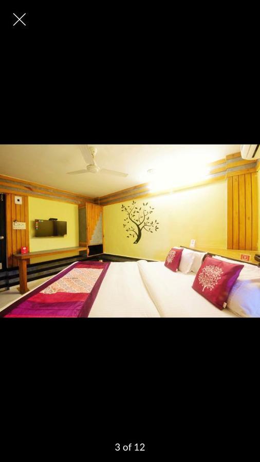 Hotel Yellow Lime Ахмедабад Екстериор снимка
